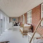 3 Bedroom Front In ブラーバンド