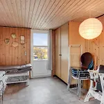 3 Bedroom Front In * ブラーバンド