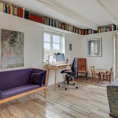 3 Bedroom Front In 別荘 ブラーバンド